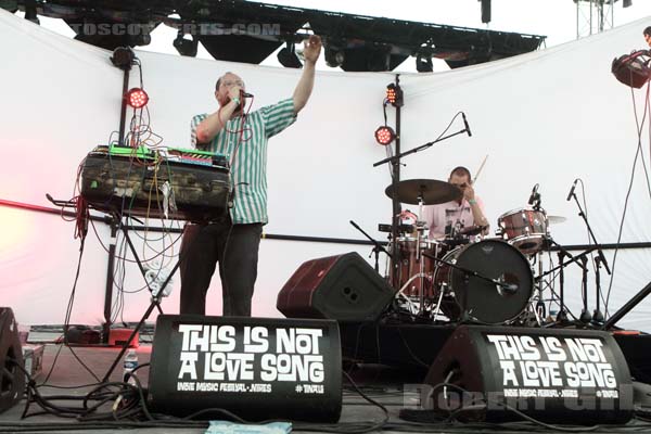 DAN DEACON - 2015-05-29 - NIMES - Grande Scene Flamingo - 